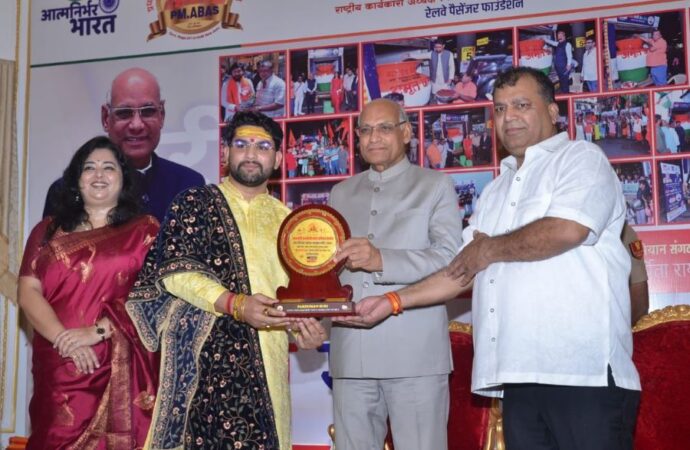Renowned Vastu Consultant Parduman Suri Honored with Best Vastu Consultant of India Award by Governor of Maharashtra