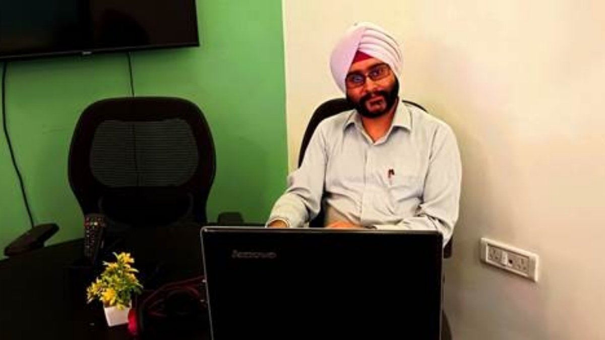 This year on Teachers’ Day, author Chet Kamal Parkash honours his Teachers with a Thoughtful Tribute