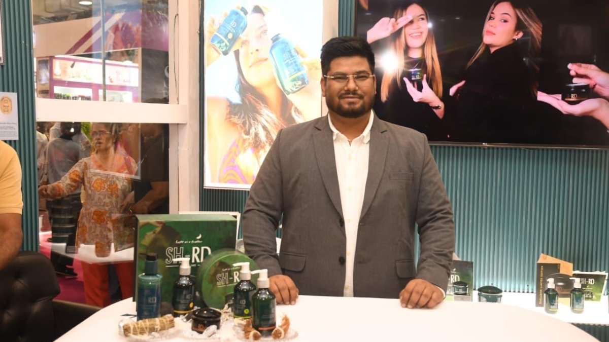 Mr. Kumar Gaurav – Founder and CEO of Lepl Group officially launched SH-RD in India (World’s 1st scalp care brand) at Bombay Expo Centre, Mumbai