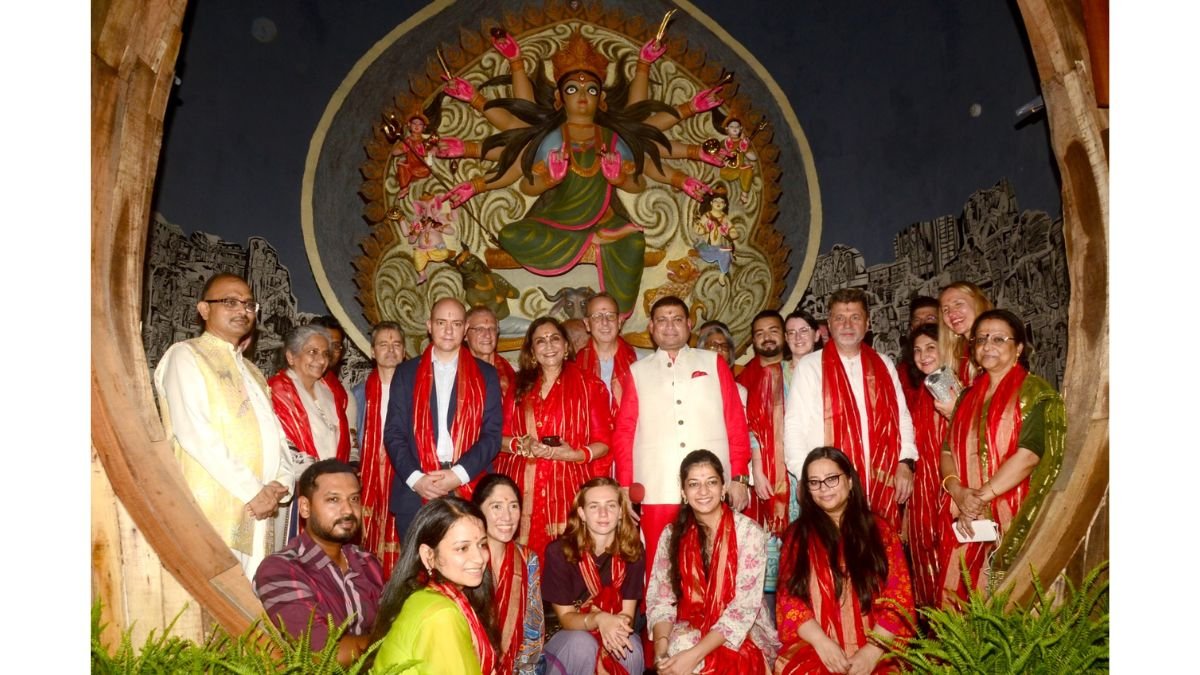 Foreign diplomats connect with the soul of North Kolkata at Chaltabagan Durga Puja